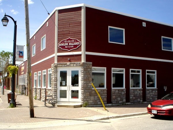 Bowling Billiards Bar & Grill