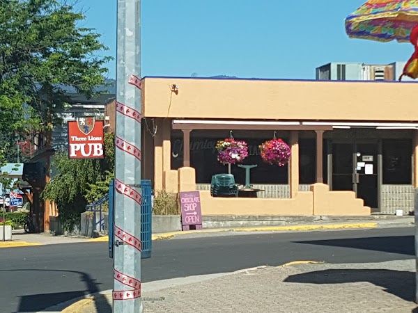 Three Lions Social House / Chumley's Restaurant